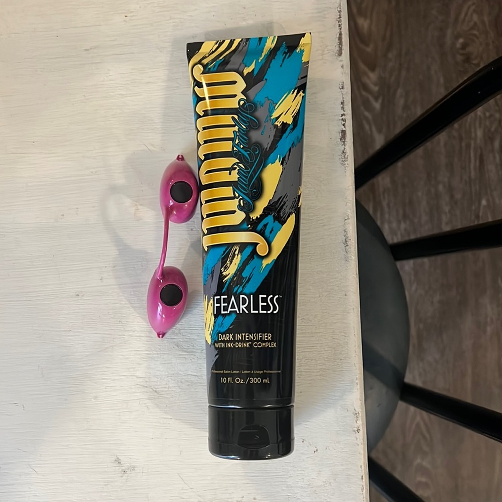 JWOWW Tanning lotion and goggles